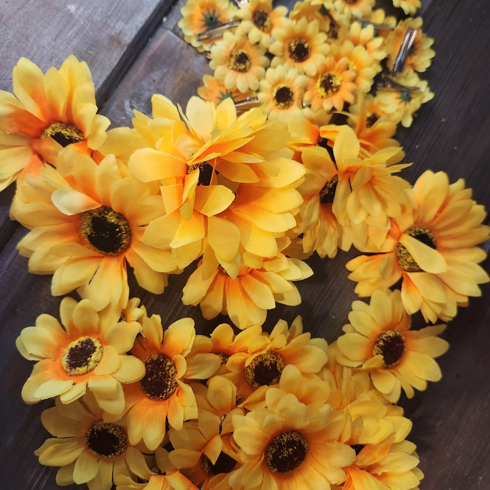 Sunflower Floral On Clasp 60-70 Small Medium & Large Sunflowers - Picture 2 of 3